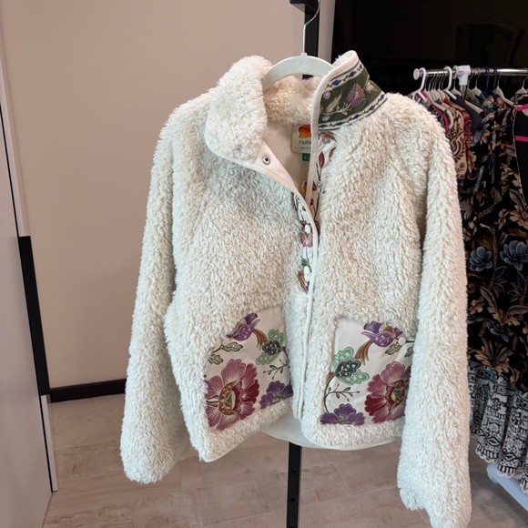 Farm Rio: Cream Rococo Flowers Bomber
Fleece Jacket - Picture 6 of 14
